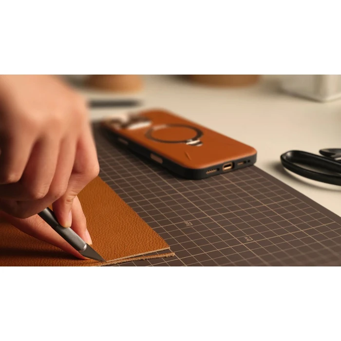 TORRAS Ostand Q3 VegSkin Apple iPhone 18 Pro / 17 Pro MagSafe (brown)