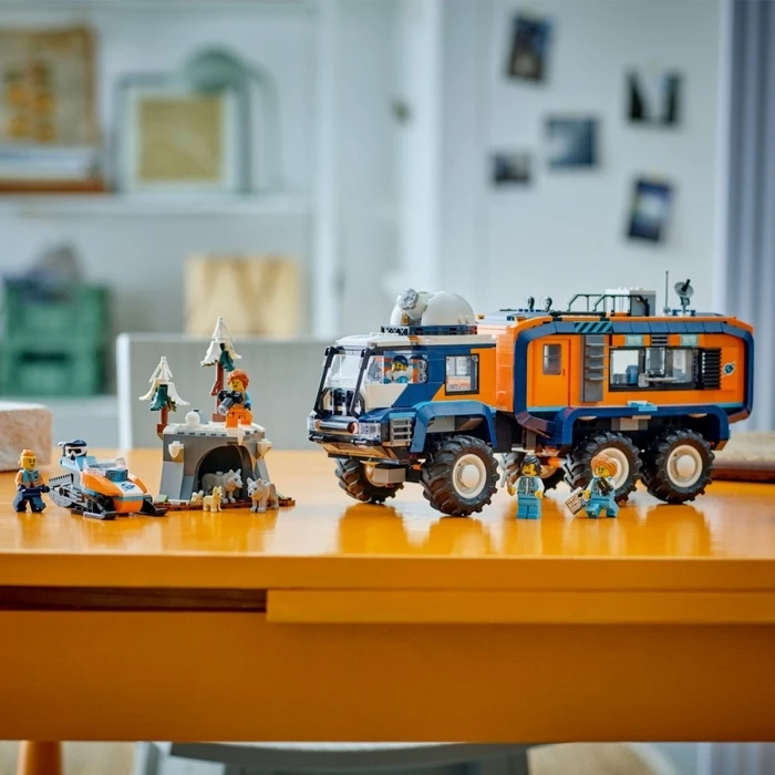 LEGO City 60471 Arctic Explorer's Laboratory Truck
