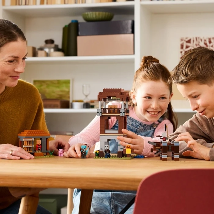 LEGO Minecraft 21278 A hideout for robbers and devastators