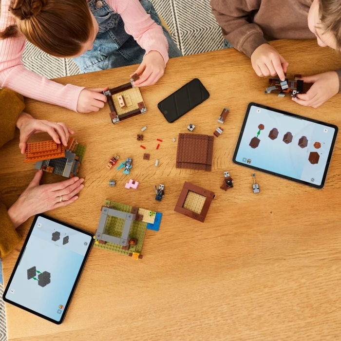 LEGO Minecraft 21278 A hideout for robbers and devastators