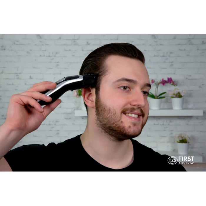 Κουρευτική Μηχανή First Austria FA-5676-6 Επαναφορτιζόμενη με οθόνη, ρυθμιζόμενη χτένα και ατσάλινη κεφαλή 3 W