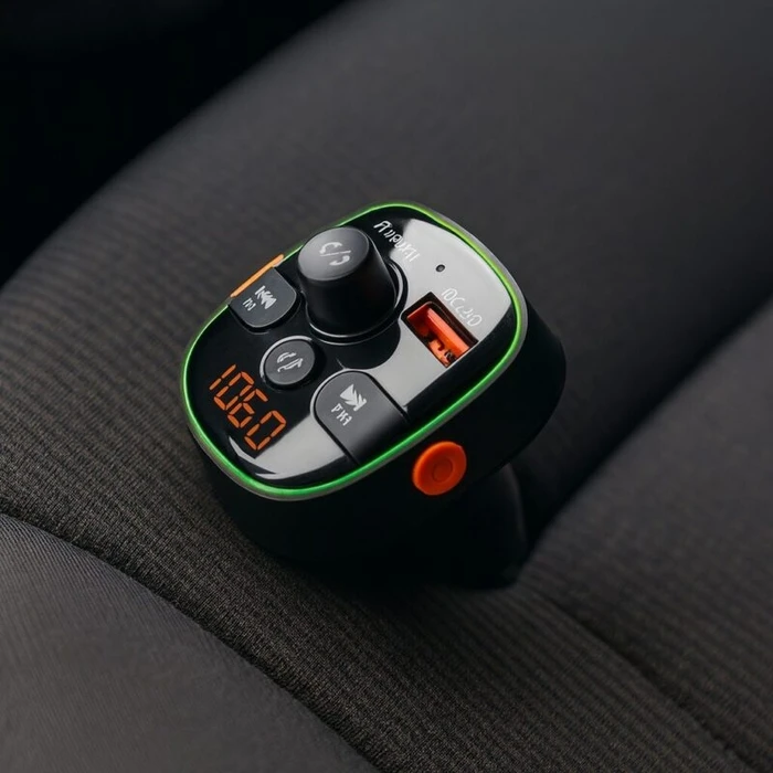 FM Transmitter Αυτοκινήτου Akai FMT-54T με Bluetooth V5.0, LED, QC3.0, Hands-Free