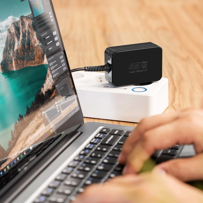 Kruger&Matz Universal Laptop Charger USB-C 45W (KM1450-45) with Detachable Cable and 7 Tips