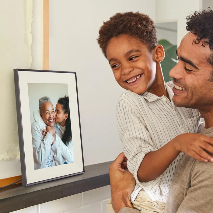 Aura Frames AF115 Walden 38cm (15") Digital Photo Frame - Matted Ink